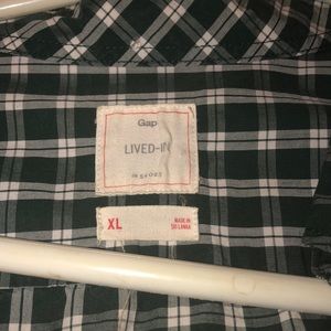 Gap button down long sleeve shirt